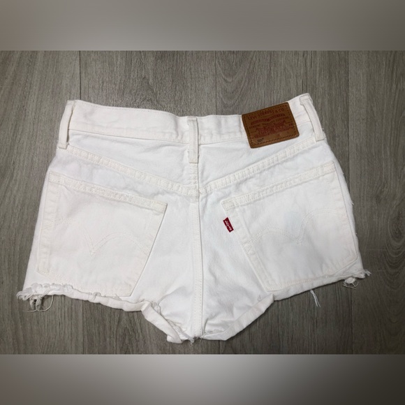 Levi’s 501 White Jean Shorts - Picture 7 of 7